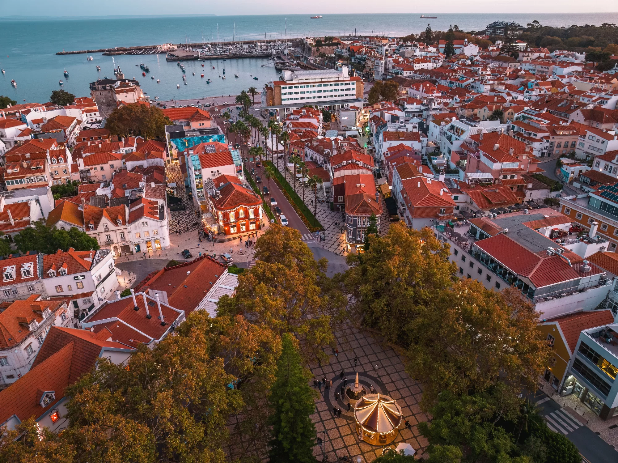 Cascais to Lisbon by Train, Transfer or Day Tour